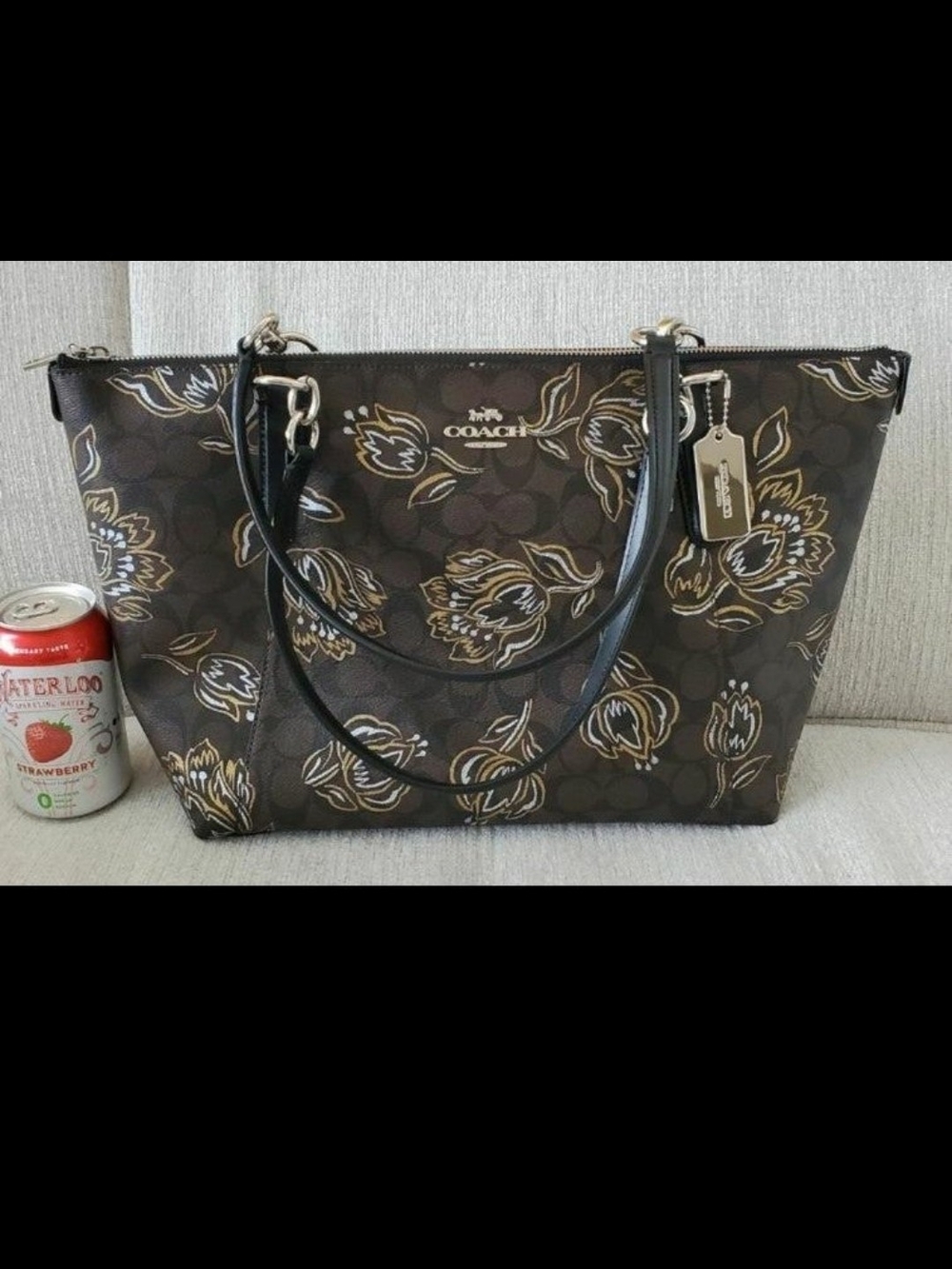NEW! WITH TAGS! COACH Large Signature coated canvas zip tote! Retail: $378+tax
S